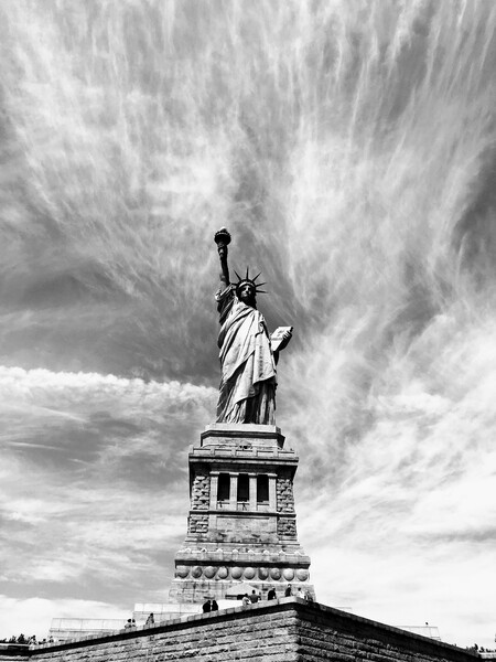statue of liberty statue monument landmark white sky 1572897 pxhere.com